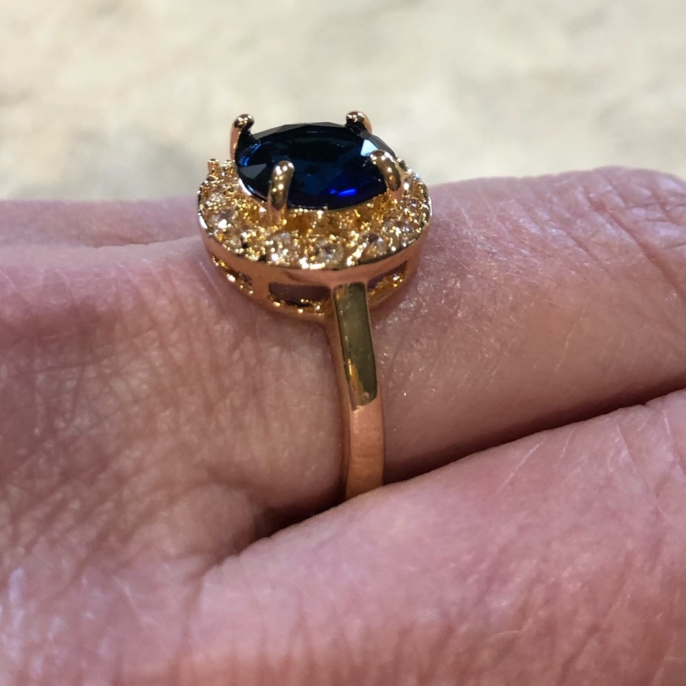 Pretty Sapphire Ring - Picture 6 of 6